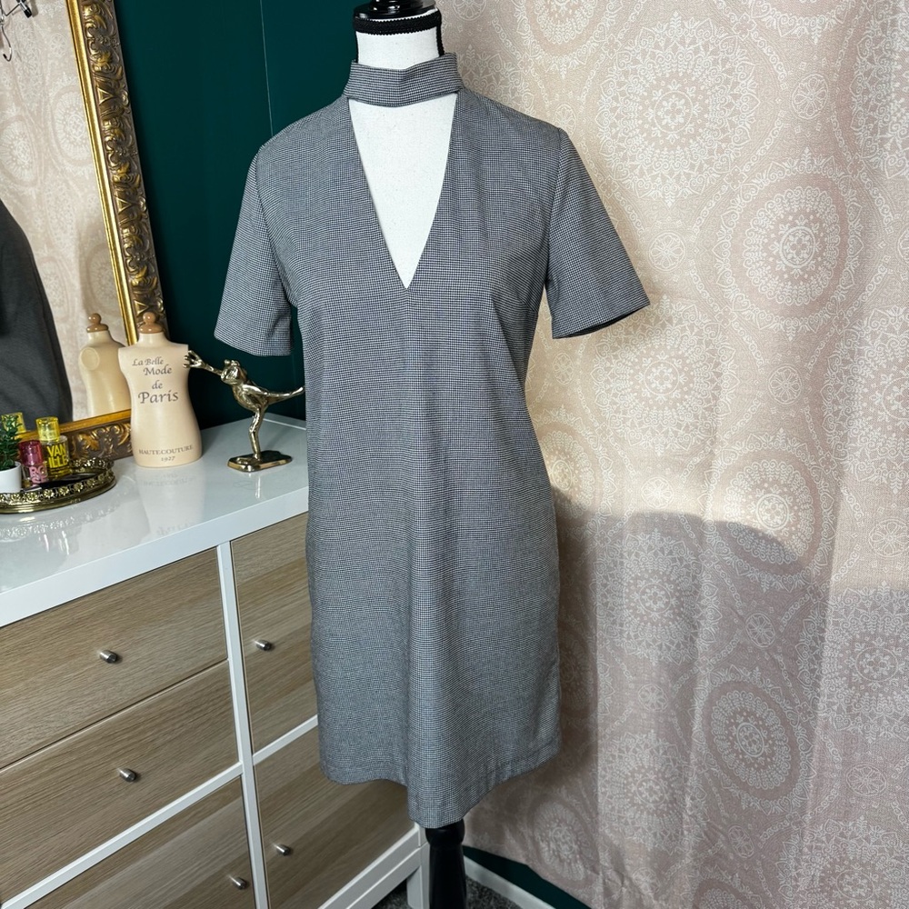 Zara Dress V-Neck Chocker Cutout Neckline Short Sleeve Micro Houndstooth Pattern